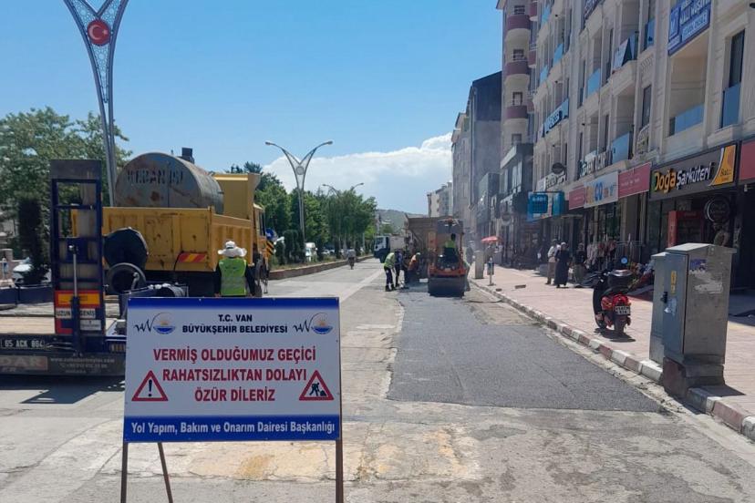 VAN BÜYÜKŞEHİR BELEDİYESİ’NDEN ERCİŞ’TE YOL BAKIM, ONARIM ÇALIŞMASI