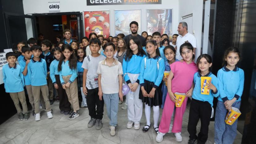 VAN BÜYÜKŞEHİR BELEDİYESİ’NDEN ÖĞRENCİLERE SİNEMA ETKİNLİĞİ