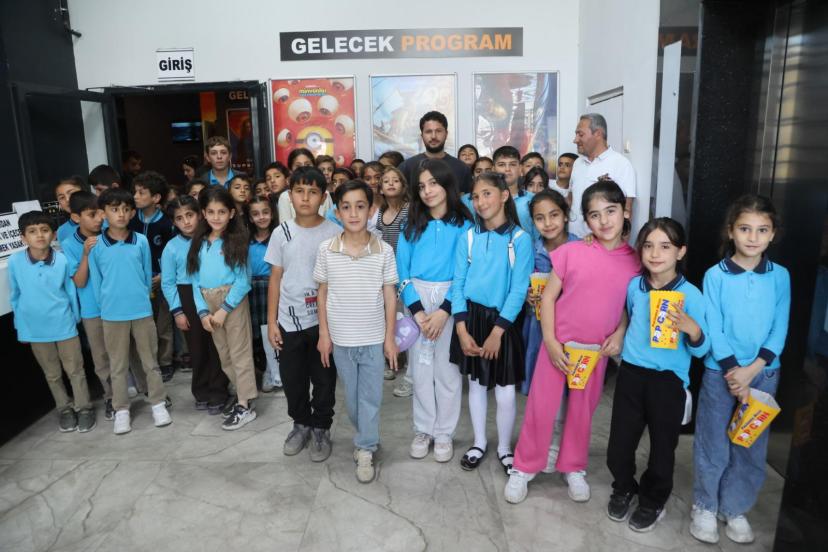 VAN BÜYÜKŞEHİR BELEDİYESİ’NDEN ÖĞRENCİLERE SİNEMA ETKİNLİĞİ