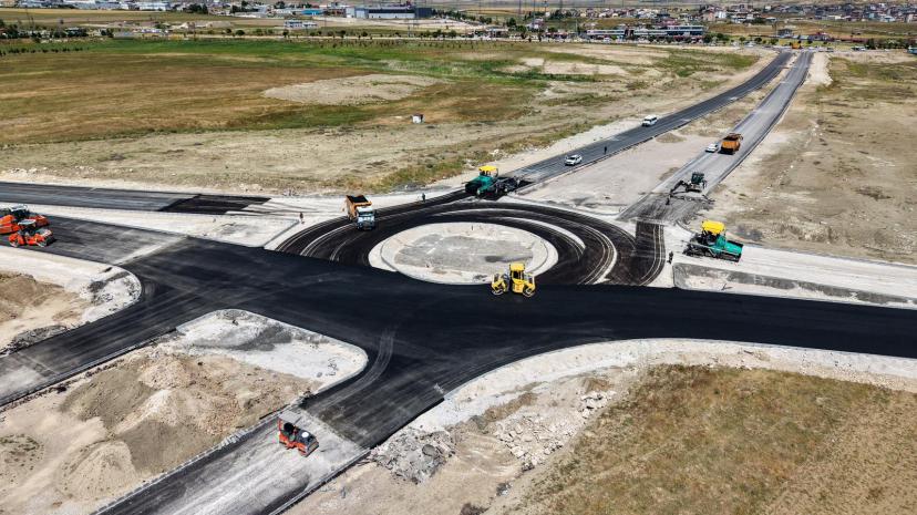 VAN GÖLÜ SAHİL YOLU’NUN DÖRDÜNCÜ ETABI HIZLA TAMAMLANIYOR