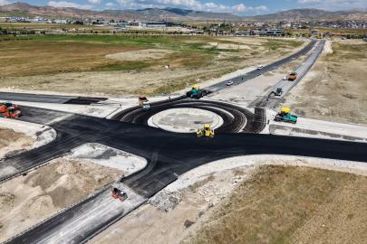 VAN GÖLÜ SAHİL YOLU’NUN DÖRDÜNCÜ ETABI HIZLA TAMAMLANIYOR