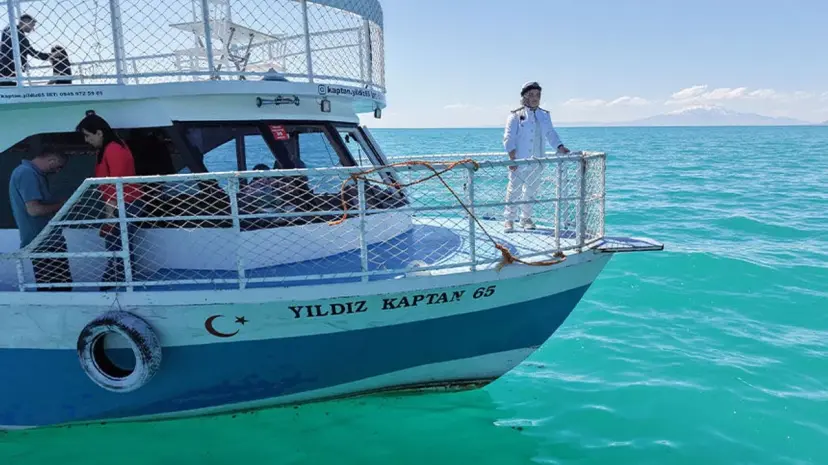Van Gölü'nün tek kadın kaptanı
