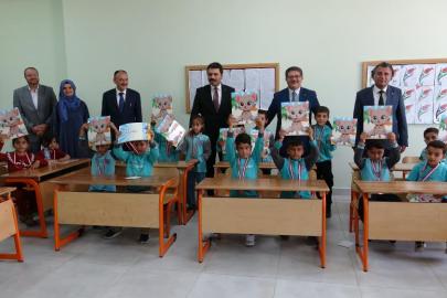 Van'da 275 bin 826 öğrenci karne heyecanı yaşadı