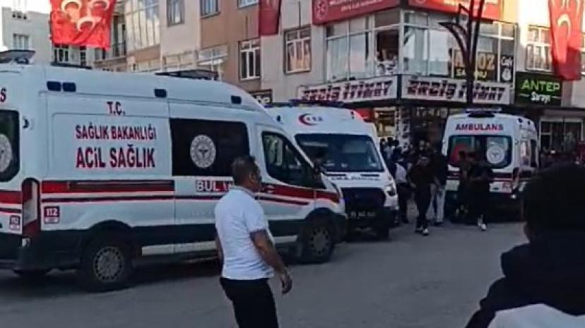 Van'da silahlı ve bıçaklı kavga: 5 yaralı