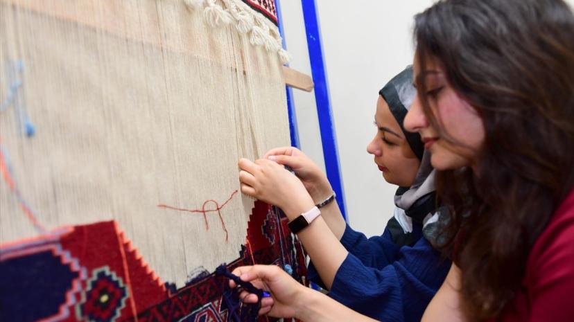 Van'daki Kilim Motifleri Geleceğe Taşınıyor