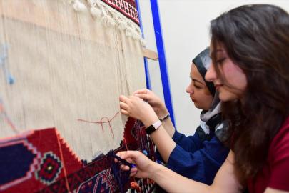 Van'daki Kilim Motifleri Geleceğe Taşınıyor
