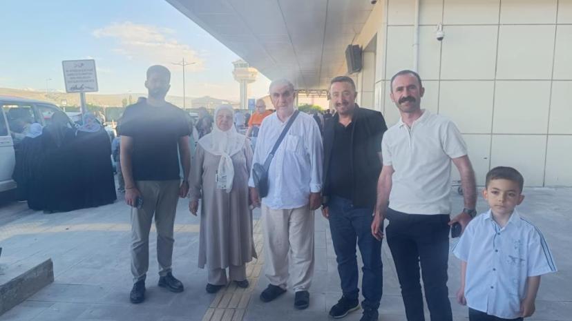 Van'dan kutsal topraklara uzanan yolculuk sona erdi: İlk hac kafilesi dualarla karşılandı