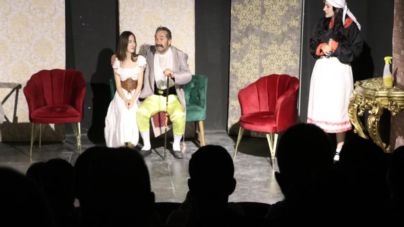 Vanlı tiyatrocu, '30 günde 30 farklı tek kişilik oyun' ile rekora hazırlanıyor