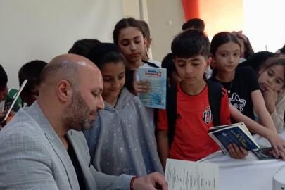 YAZAR YETKİN ALBERT OKURLARI İLE BİR ARAYA GELDİ