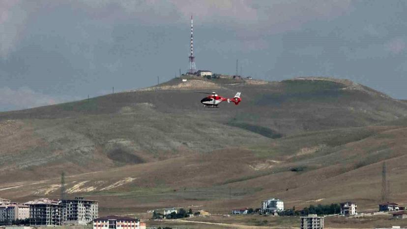 81 Yaşındaki Hasta Ambulans Helikopterle Van'a Sevk Edildi