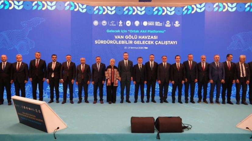 Bakan Yumaklı: "Van Gölü'nün hazinelerini keşfetmek için değil korumak için varız"