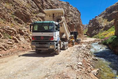 BÜYÜKŞEHİR BELEDİYESİ KIRSALDA YOL VE ALTYAPI ÇALIŞMALARINI SÜRDÜRÜYOR