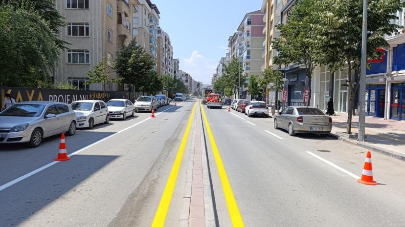 BÜYÜKŞEHİR BELEDİYESİ'NDEN YOL ÇİZGİ ÇALIŞMASI