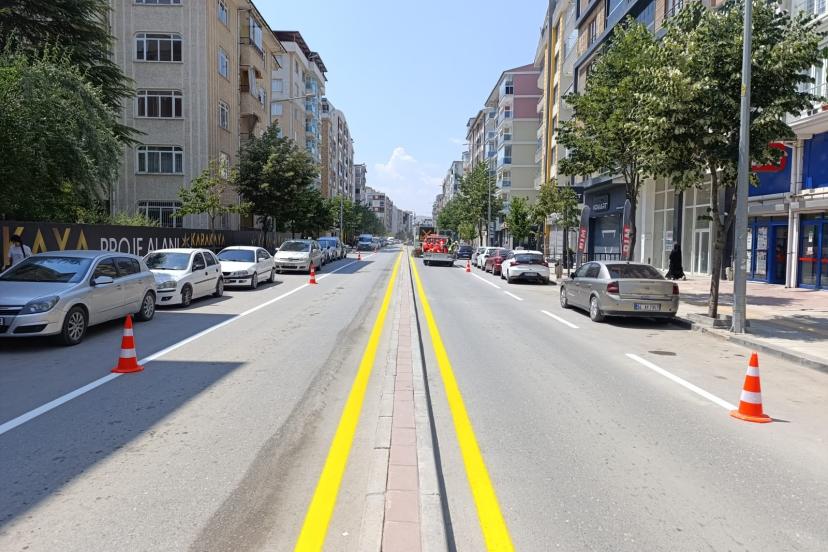 BÜYÜKŞEHİR BELEDİYESİ'NDEN YOL ÇİZGİ ÇALIŞMASI
