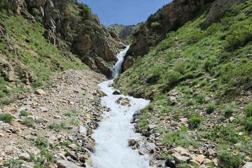 Çatak'ta Kuruyan Su Kaynağı Yeniden Akmaya Başladı