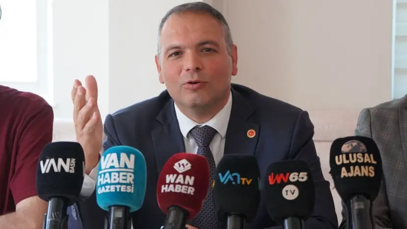 Özay İlhan'dan sert açıklama: Van her geçen gün kan kaybediyor!
