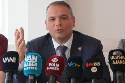 Özay İlhan'dan sert açıklama: Van her geçen gün kan kaybediyor!