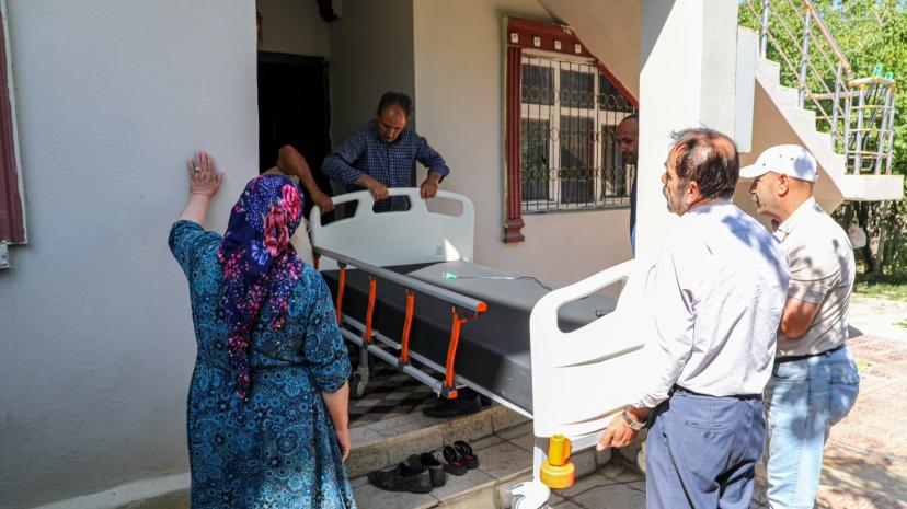 VAN BÜYÜKŞEHİR BELEDİYESİ HASTALARIN YANINDA OLMAYA DEVAM EDİYOR