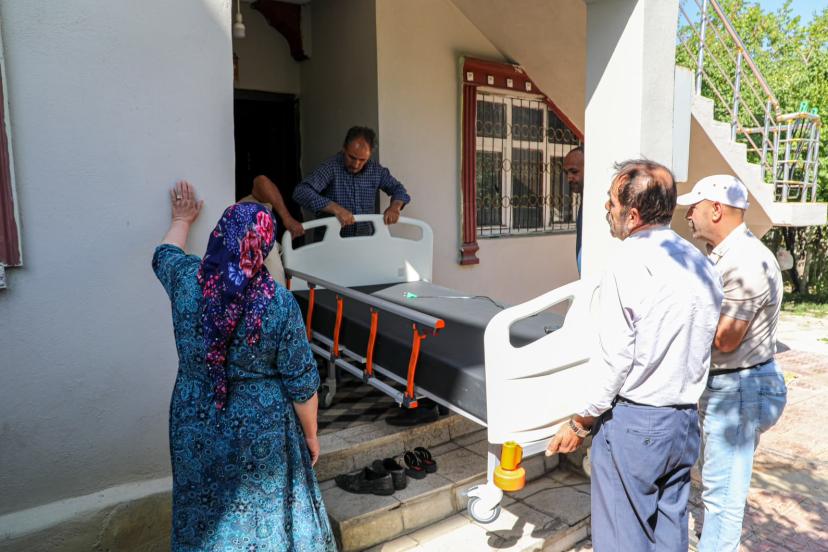 VAN BÜYÜKŞEHİR BELEDİYESİ HASTALARIN YANINDA OLMAYA DEVAM EDİYOR