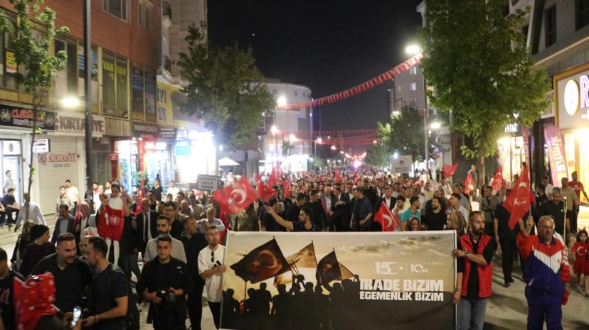 Van'da '15 Temmuz Demokrasi ve Milli Birlik Günü' yürüyüşü düzenlendi