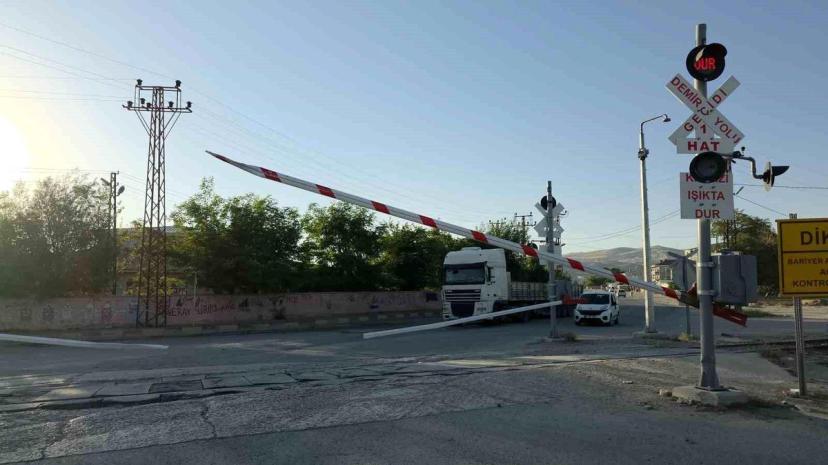 Van'da Sinyalizasyon Arızası Trafiği Felç Etti