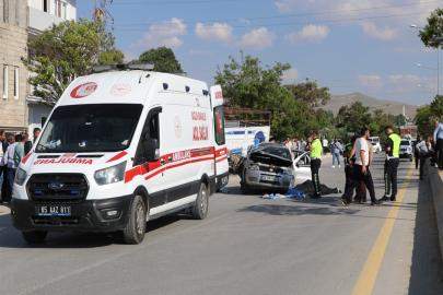 Van'da trafik kazası: 2 ölü 3 yaralı