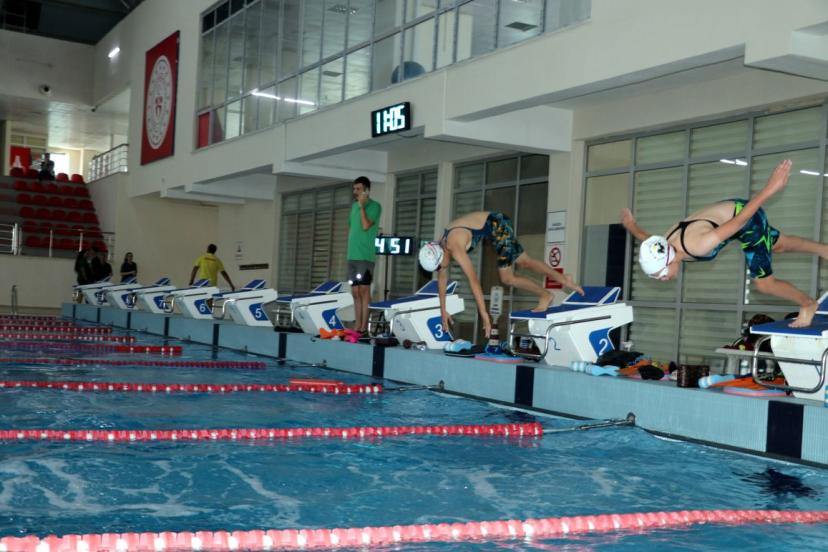 Van'da Ücretsiz Yüzme Kursları