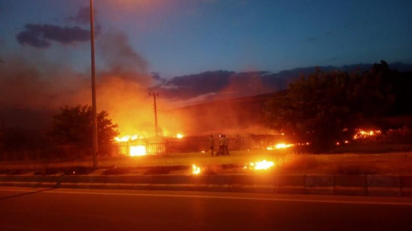 Van'da yangın paniğe neden oldu