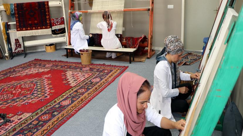3 ilin halı ve kilimleri, 'İlmek İlmek Anadolu' projesi ile yaşatılıyor