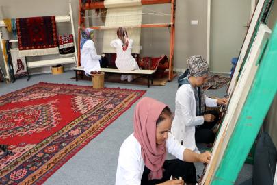 3 ilin halı ve kilimleri, 'İlmek İlmek Anadolu' projesi ile yaşatılıyor
