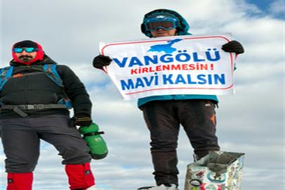 Ağrı Dağı zirvesinde Van Gölü için farkındalık mesajı