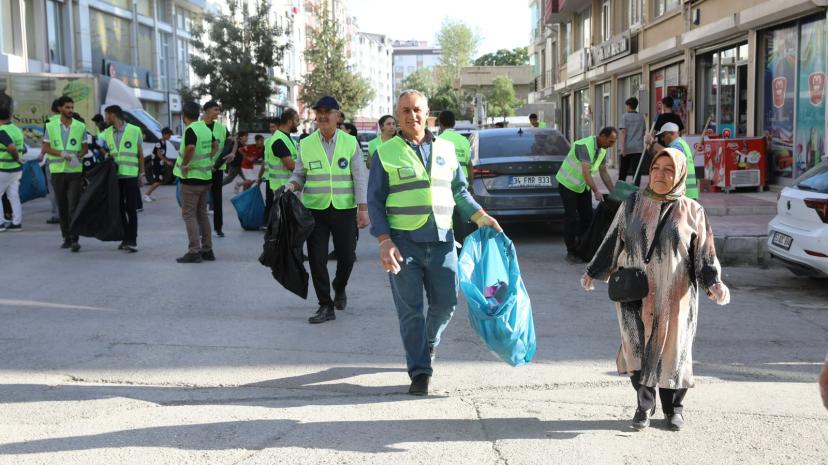 Alipaşa Mahallesi Halkla Birlikte Temizlendi