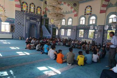 Edremit Şehitlik Camii’nde Yaz Kur’an Kursu öğrencilerine ‘Hazret-i Peygamber’ semineri