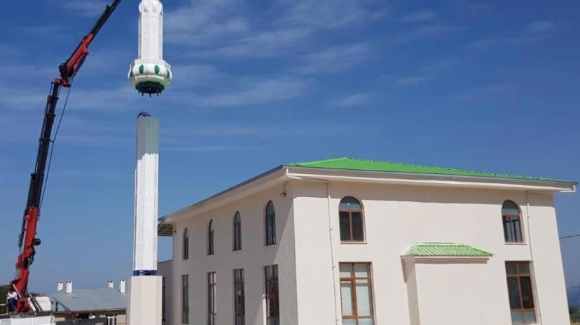 Emekli imam, ezanın yükseldiği minareleri çelikten yapıyor