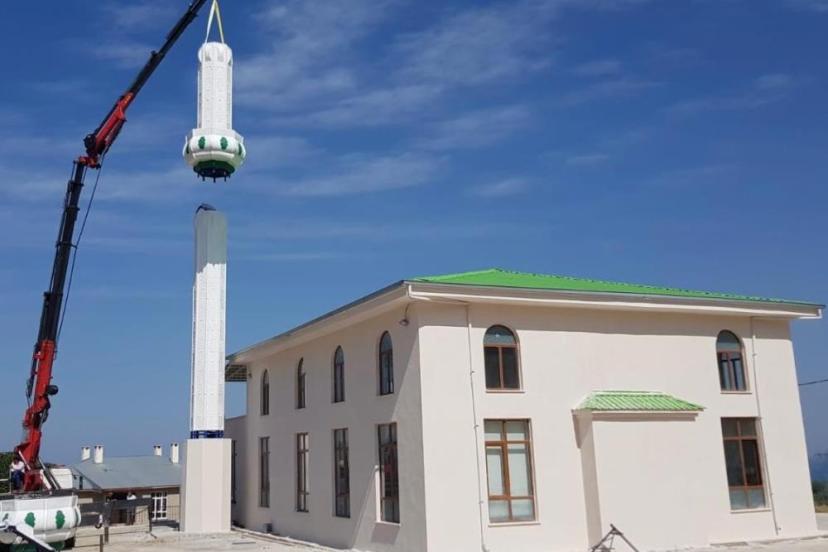 Emekli imam, ezanın yükseldiği minareleri çelikten yapıyor