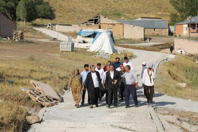 Eşbaşkanlar Akçift Mahallesi’ndeki çalışmaları yerinde inceledi
