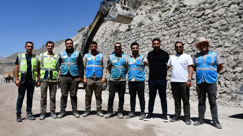 Hakkari-Van Yolunda Genişletme Çalışmaları Devam Ediyor