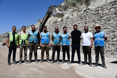 Hakkari-Van Yolunda Genişletme Çalışmaları Devam Ediyor