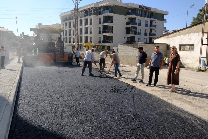 İpekyolu Belediyesi asfalt çalışmalarını sürdürüyor