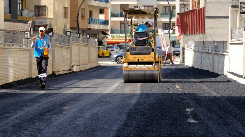 İpekyolu Belediyesi Serhat Mahallesi’nde Asfalt Çalışması Yaptı