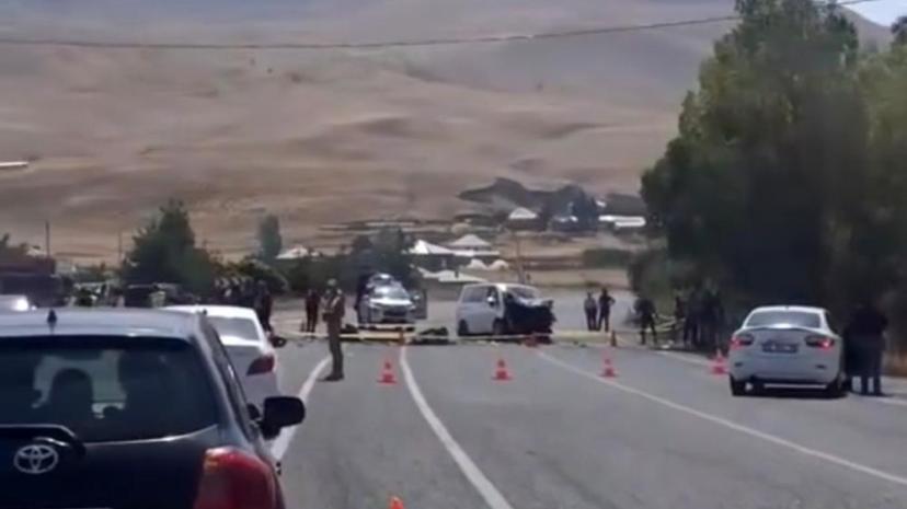 Muradiye’de araçlar kafa kafaya çarpıştı: 2 ölü, 9 yaralı
