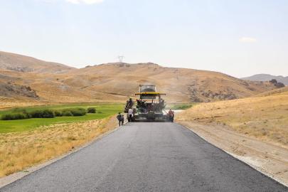 SARAY İLÇESİNDE MAHALLE YOLLARI SICAK ASFALTLA BULUŞUYOR