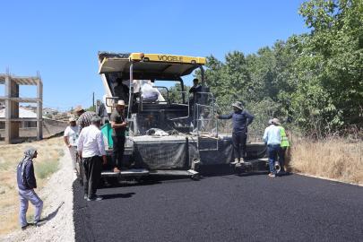 Tuşba Belediyesi Seyrantepe’de asfalt serimine başladı