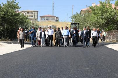 Tuşba’da asfalt çalışması: 'Bu hizmet Büyükşehir Eşbaşkanlarımızın hizmetidir'
