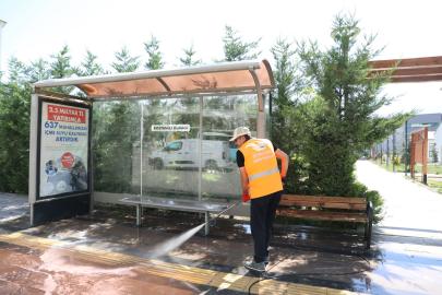 VAN BÜYÜKŞEHİR BELEDİYESİNDEN OTOBÜS DURAKLARINDA HİJYEN ÇALIŞMASI