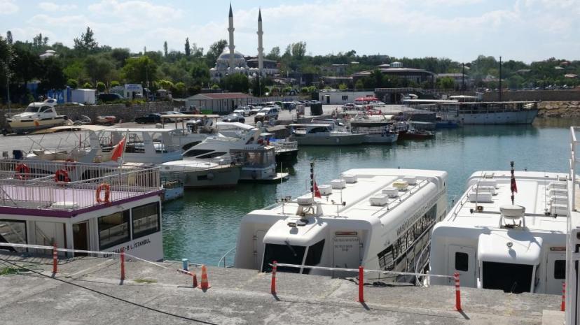 Van Büyükşehir Belediyesi'nin deniz otobüsleri bu yaz da çalışmadı