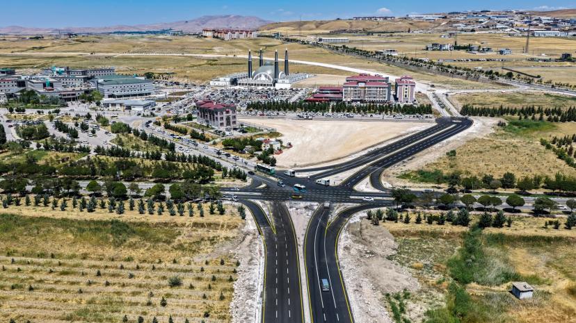 VAN GÖLÜ SAHİL YOLU ÜNİVERSİTEYE KESİNTİSİZ ULAŞIM SAĞLADI