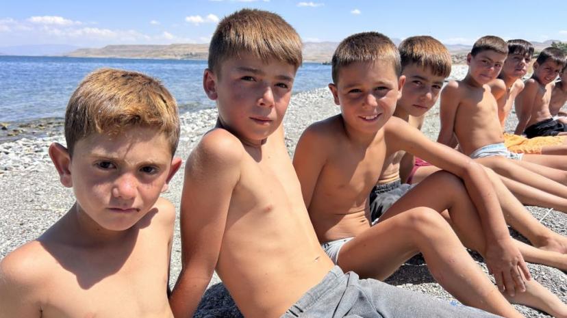 Van Gölü'nden ücretsiz saç boyama