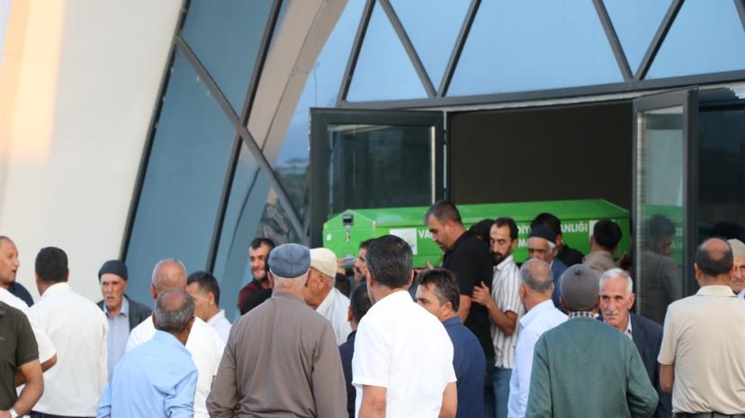 Van Gölü'ne giren kardeşler boğuldu
