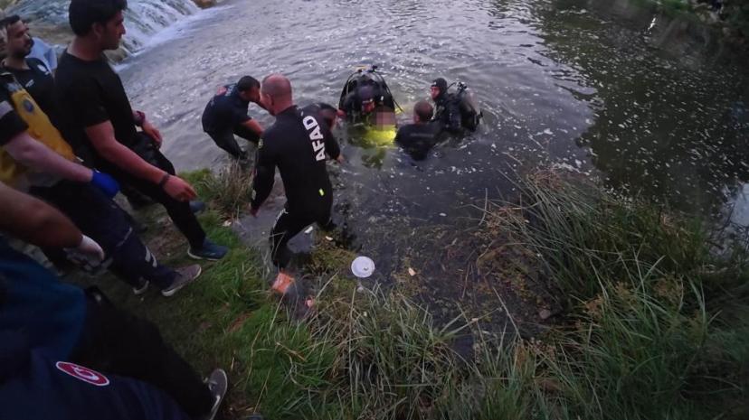 Van'da akarsuya kapılan ailesini kurtarmaya çalışan baba hayatını kaybetti